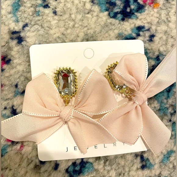 Jewelry - Bow earrings